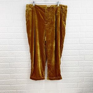 Anthropologie xxl gold velvet cropped pants.